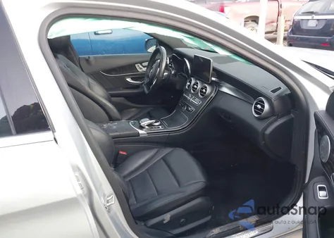 2015 Mercedes-Benz C 400 4Matic z USA, uszkodzony, nr VIN 55SWF6GB4FU003365